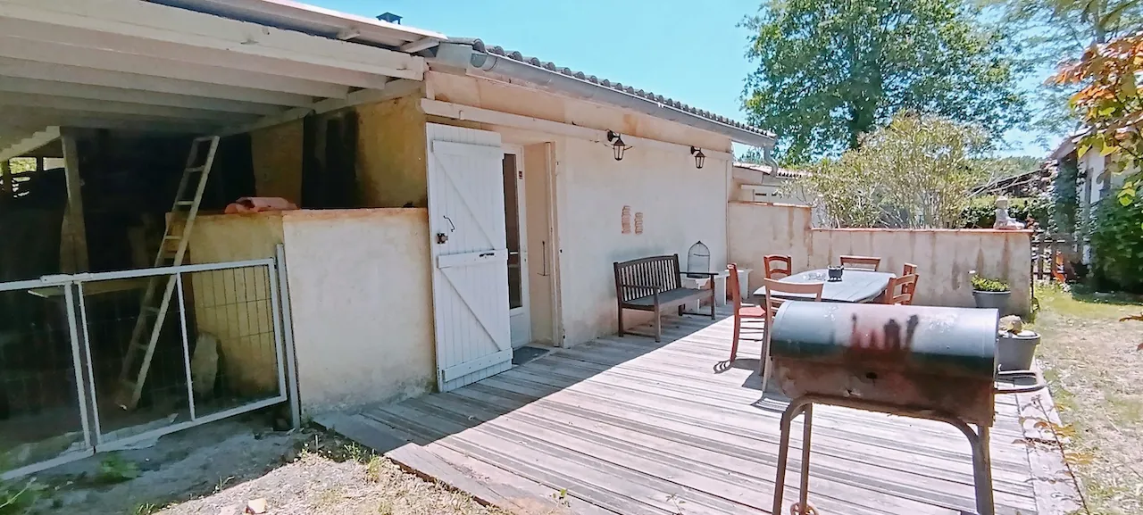 Maison en pierre de 136 m² avec jardin et dépendance à Leogeats 