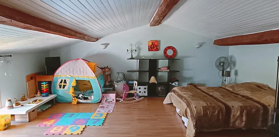Maison en pierre de 136 m² avec jardin et dépendance à Leogeats 