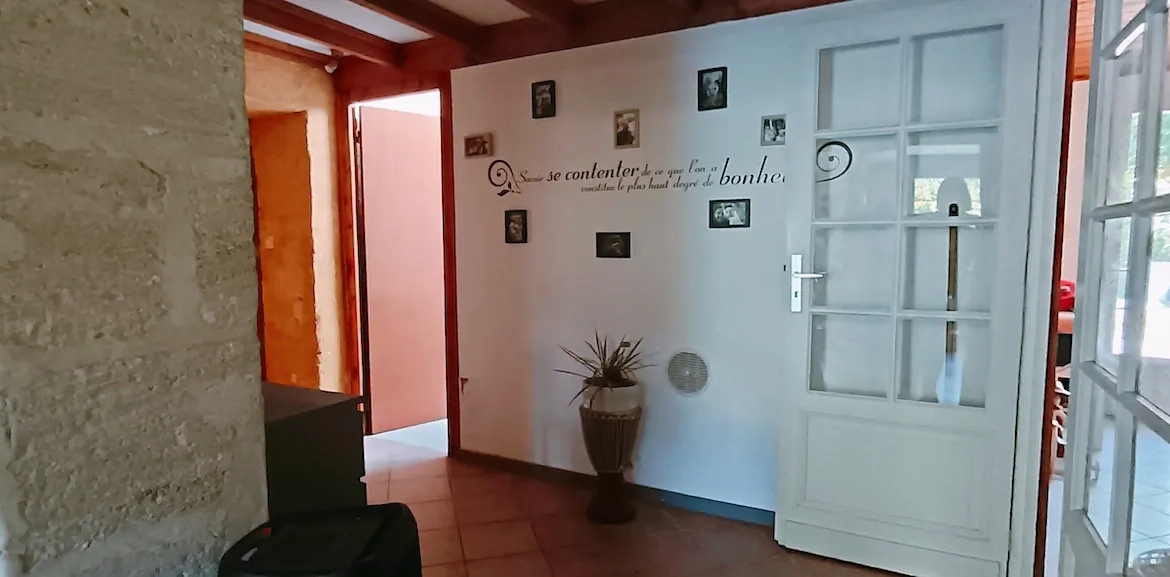Maison en pierre de 136 m² avec jardin et dépendance à Leogeats 