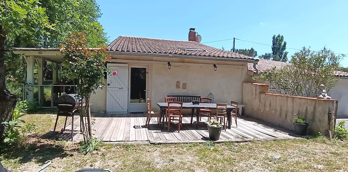 Maison en pierre de 136 m² avec jardin et dépendance à Leogeats 