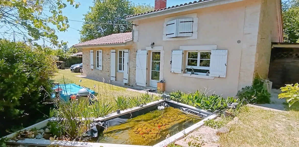 Maison en pierre de 136 m² avec jardin et dépendance à Leogeats 