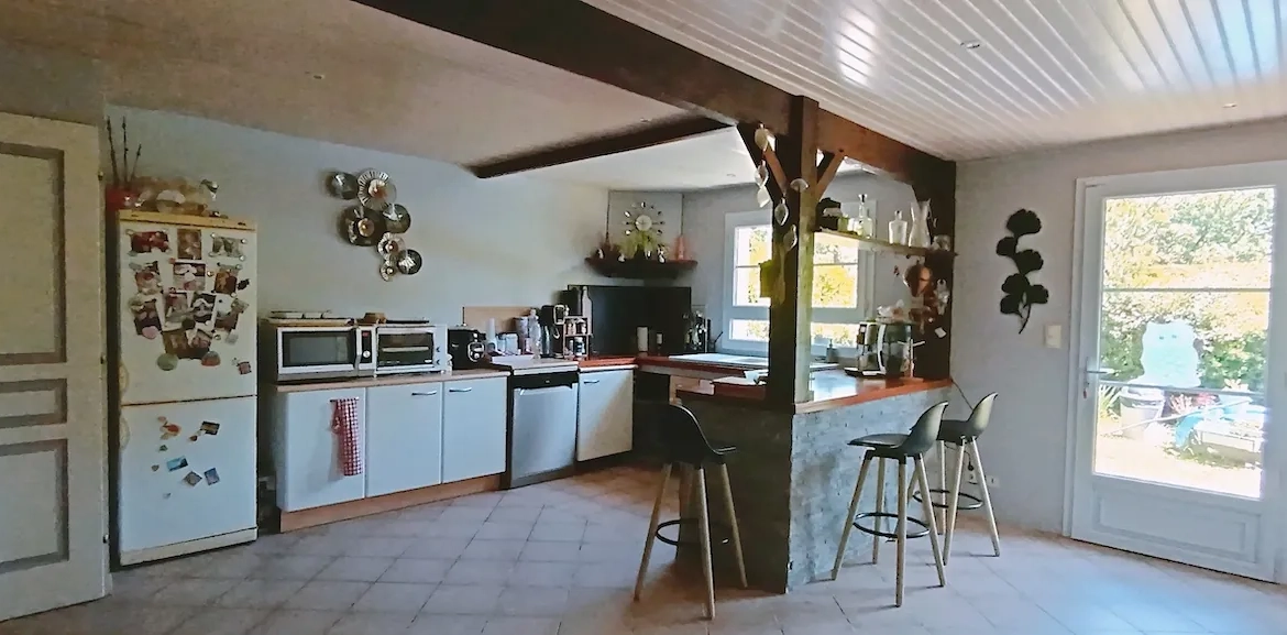 Maison en pierre de 136 m² avec jardin et dépendance à Leogeats 