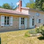 Maison en pierre de 136 m² avec jardin et dépendance à Leogeats