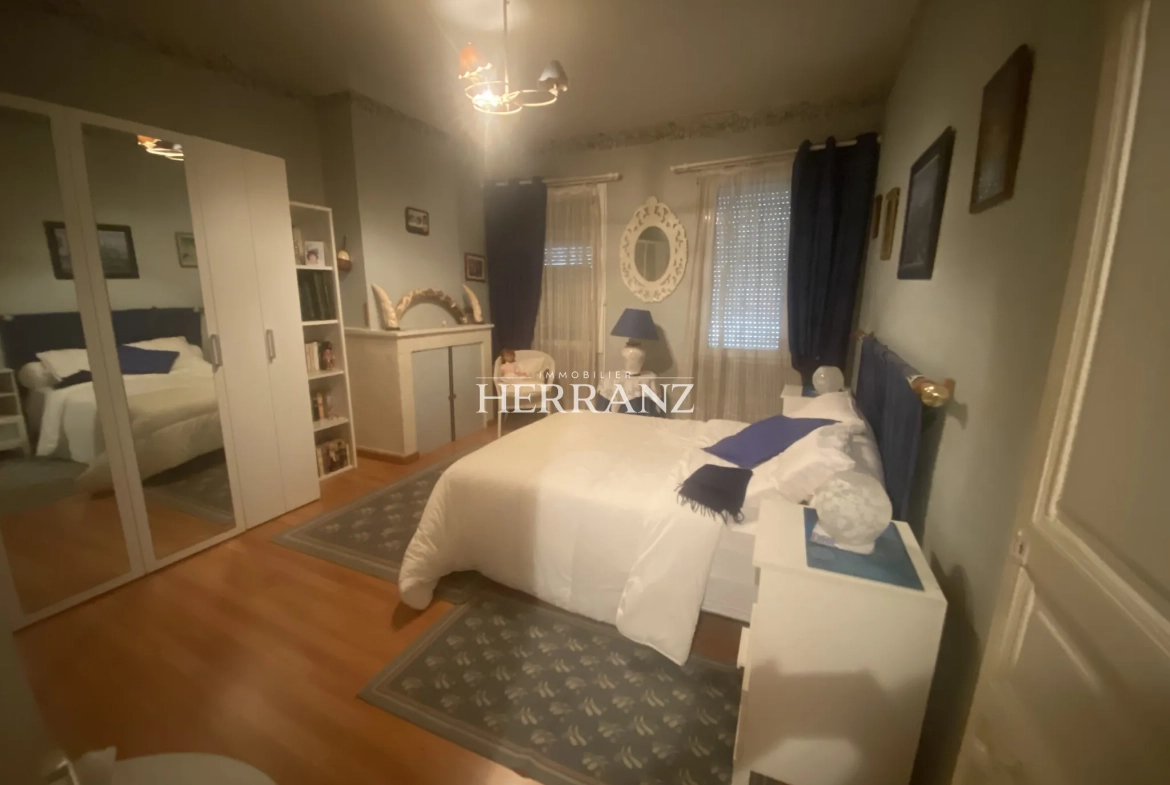 Appartement 2 pièces à vendre à L'Isle-Adam - 33 m² avec chambre et cuisine équipée 