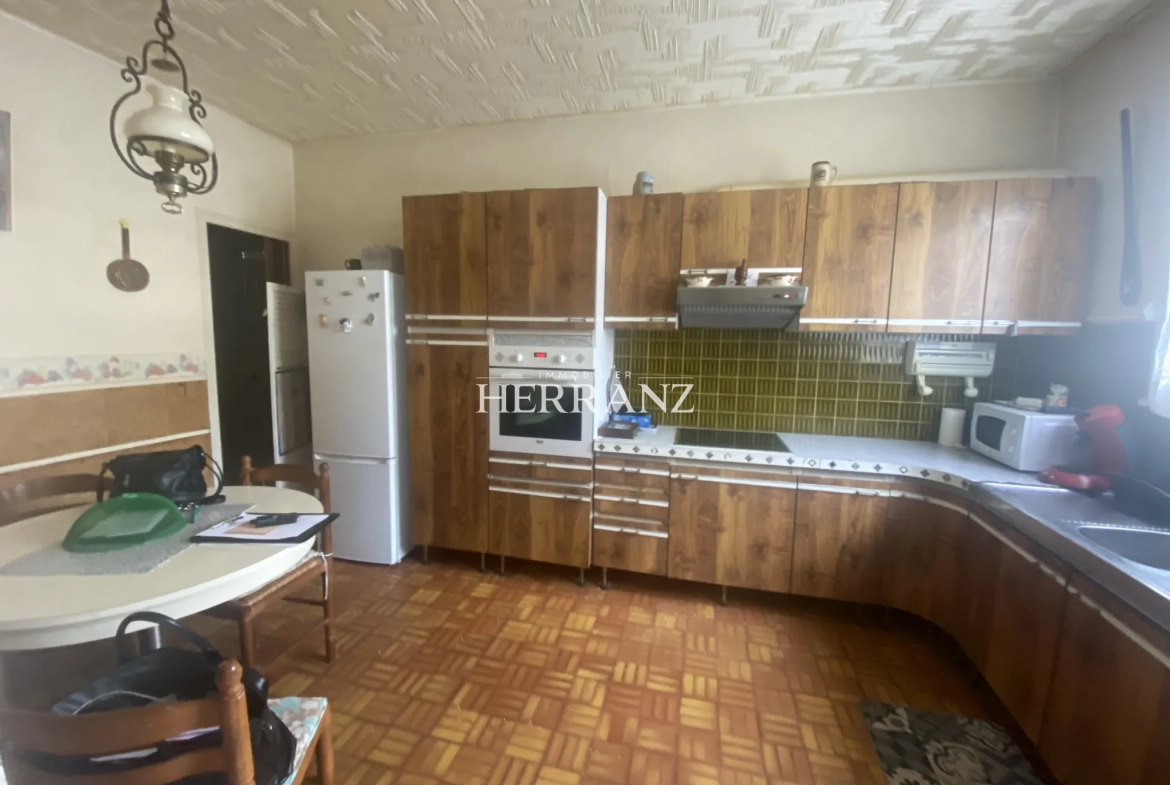 Appartement 2 pièces à vendre à L'Isle-Adam - 33 m² avec chambre et cuisine équipée 