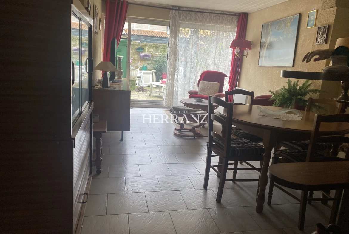 Appartement 2 pièces à vendre à L'Isle-Adam - 33 m² avec chambre et cuisine équipée 