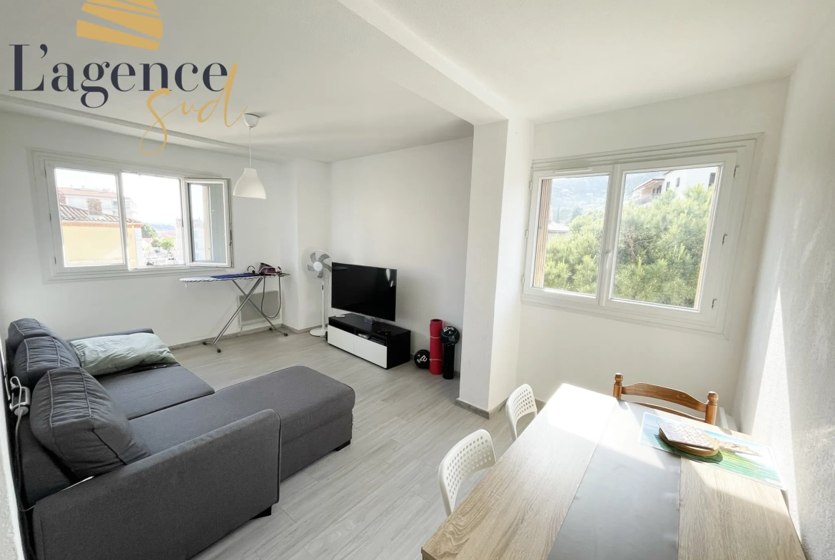 Maison à rafraîchir de 189 m² à Toulenne avec garage et balcon 
