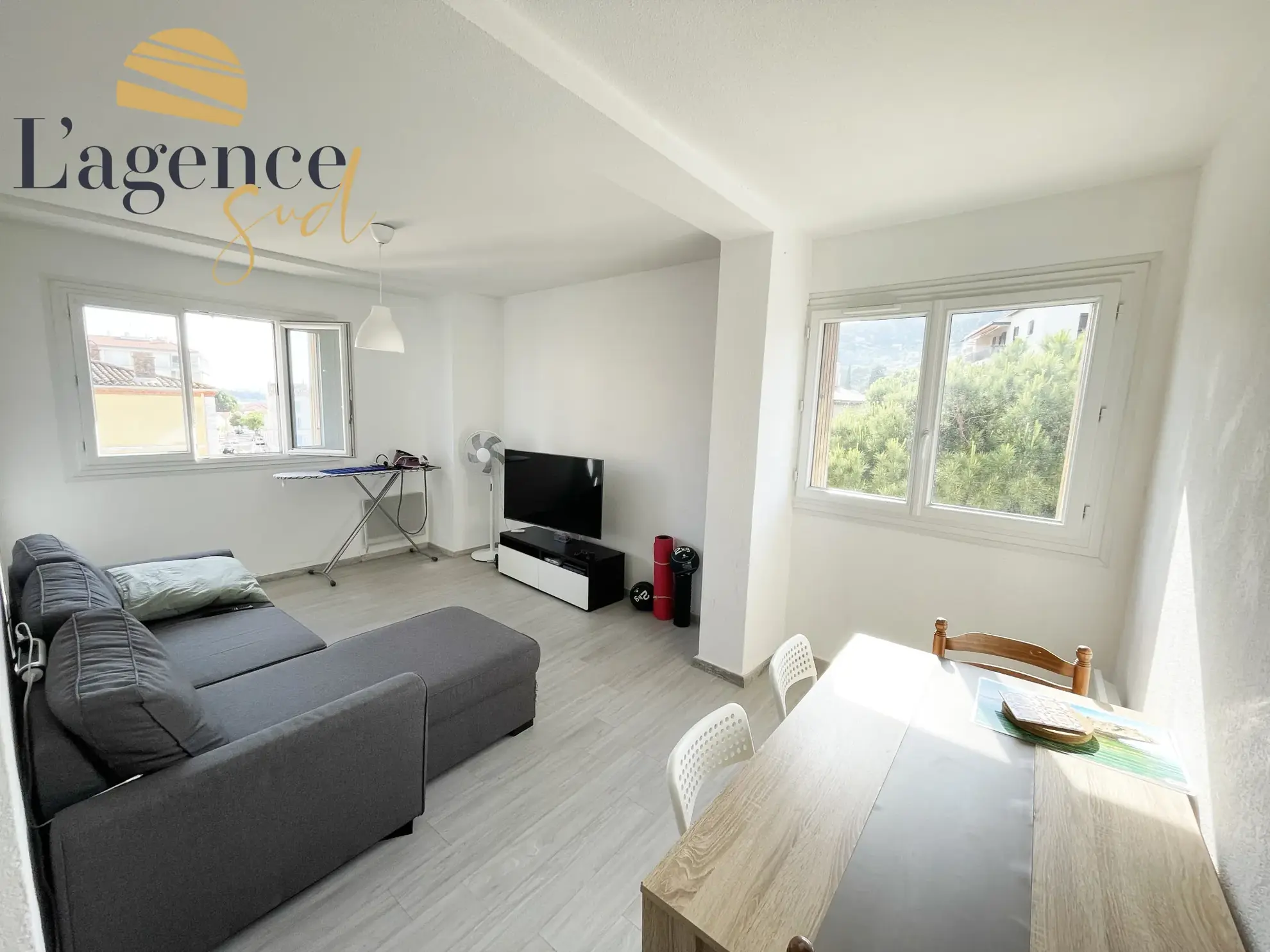 Maison à rafraîchir de 189 m² à Toulenne avec garage et balcon 