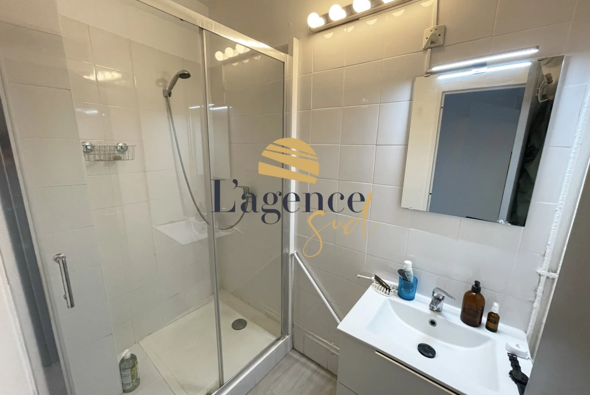 Maison à rafraîchir de 189 m² à Toulenne avec garage et balcon 