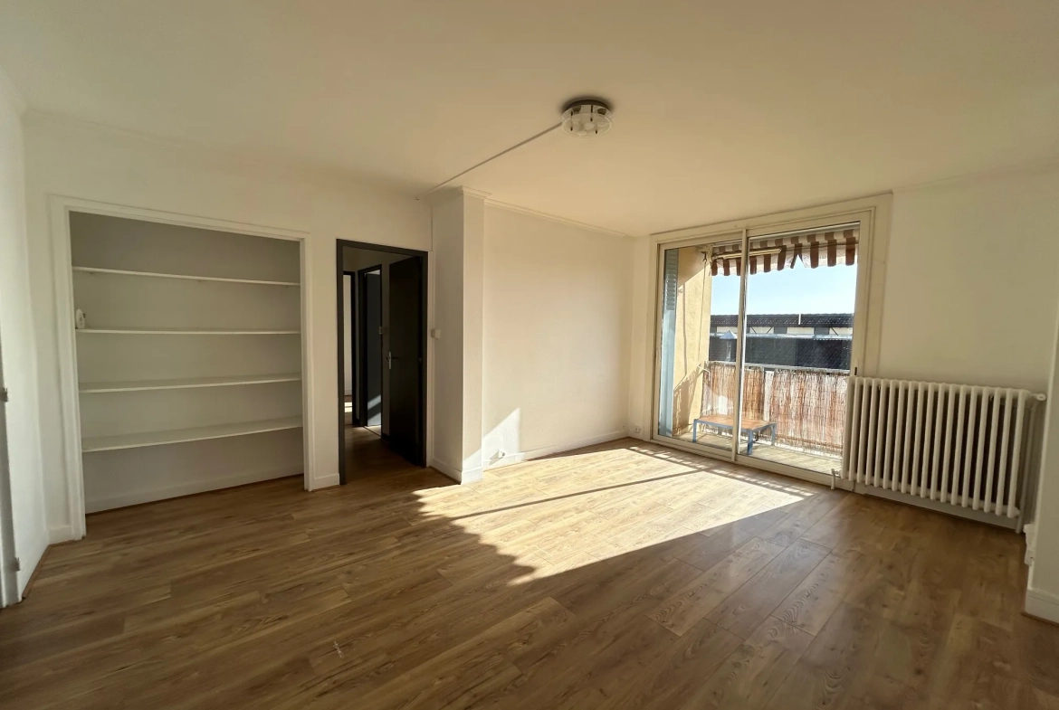 Appartement T4 à vendre à Toulouse Côte Pavée, dernier étage avec balcon et cave 