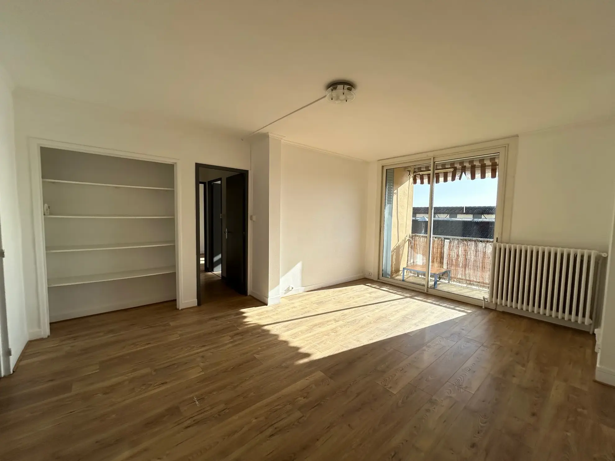 Appartement T4 à vendre à Toulouse Côte Pavée, dernier étage avec balcon et cave 