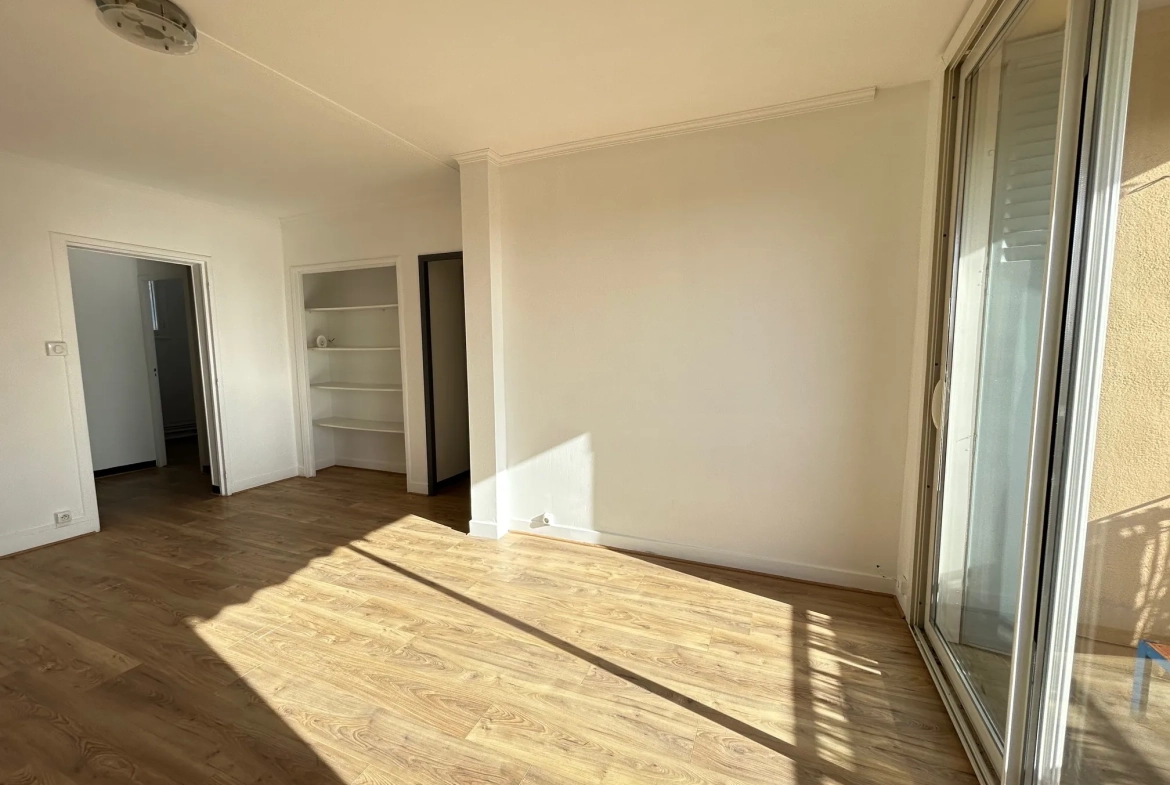 Appartement T4 à vendre à Toulouse Côte Pavée, dernier étage avec balcon et cave 