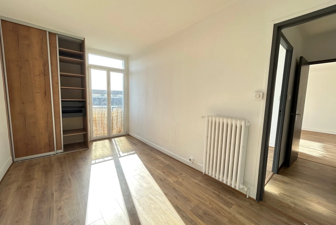 Appartement T4 à vendre à Toulouse Côte Pavée, dernier étage avec balcon et cave 