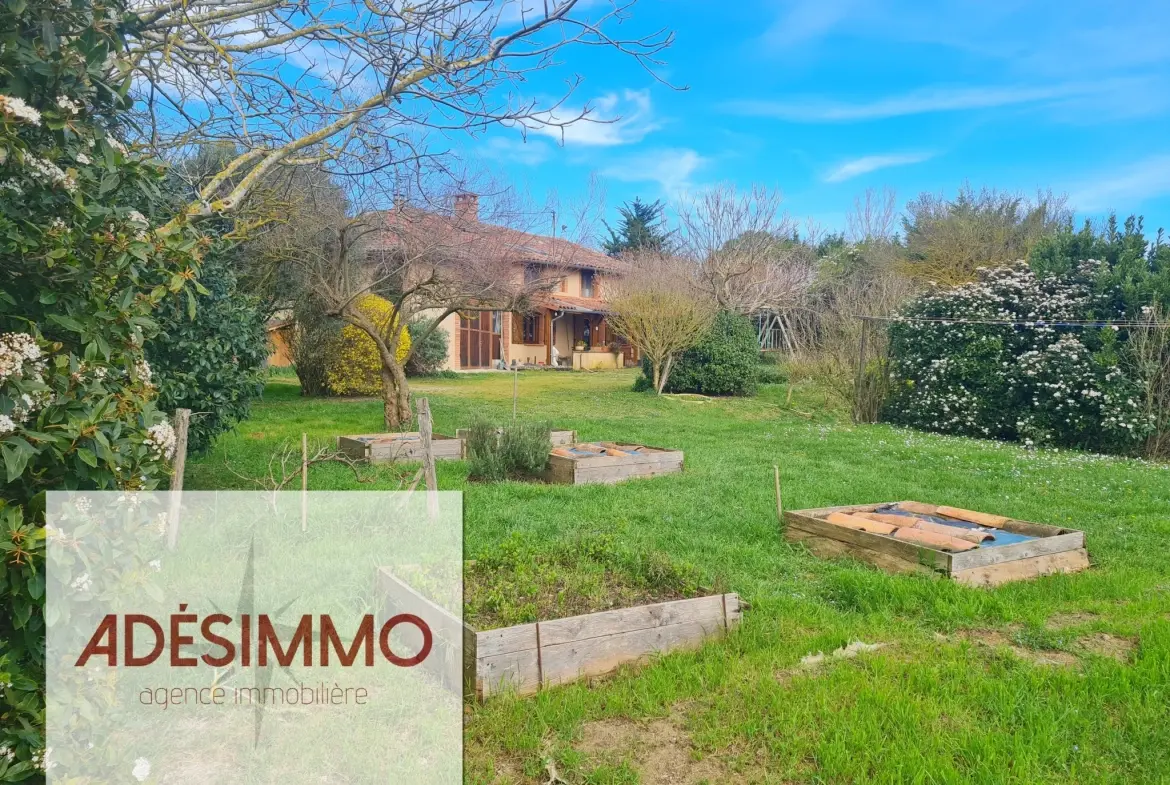 Belle ferme ancienne avec vue Pyrénées, terrain de 6660 m², garage et dépendances près de Toulouse 