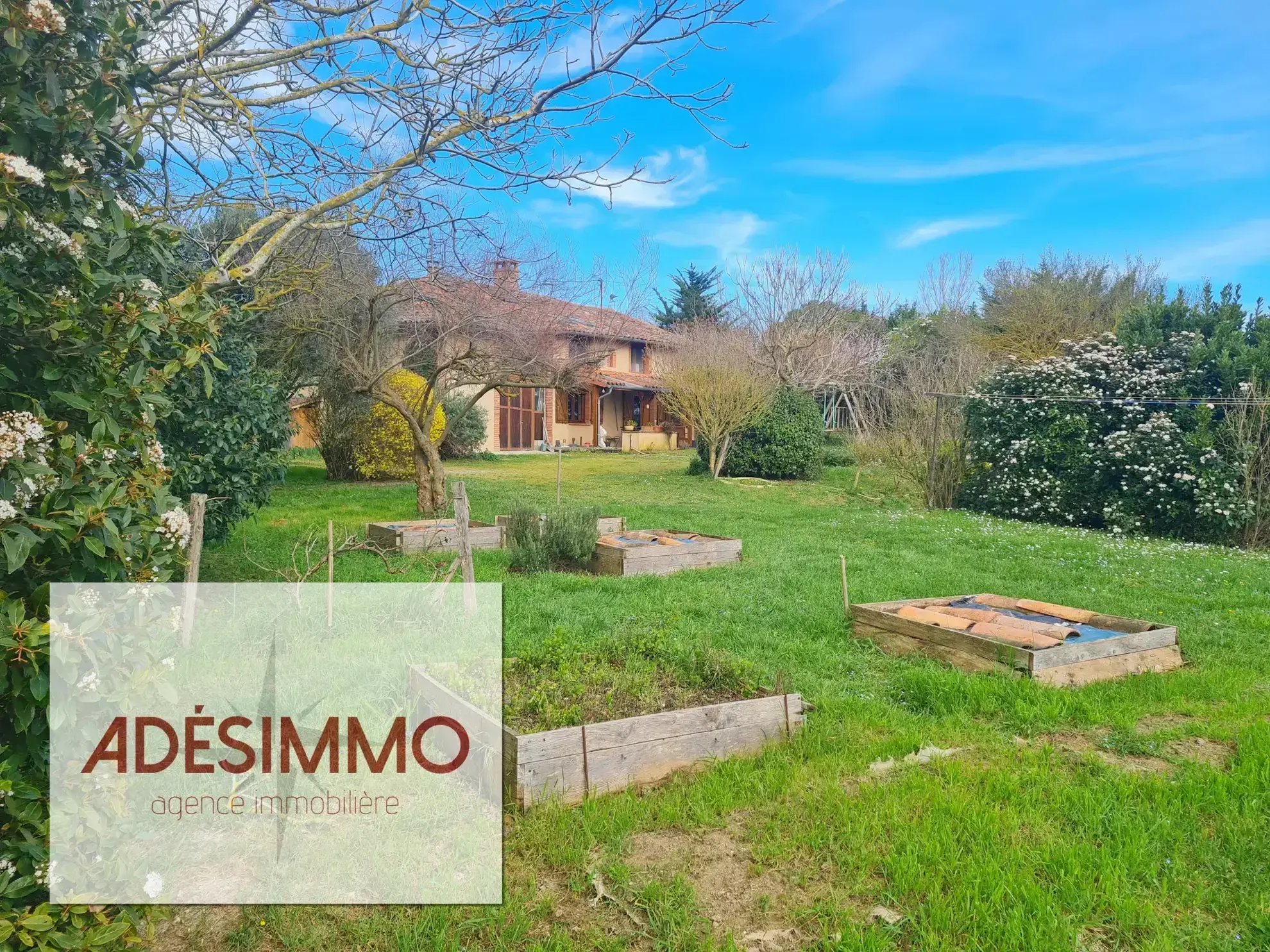 Belle ferme ancienne avec vue Pyrénées, terrain de 6660 m², garage et dépendances près de Toulouse 