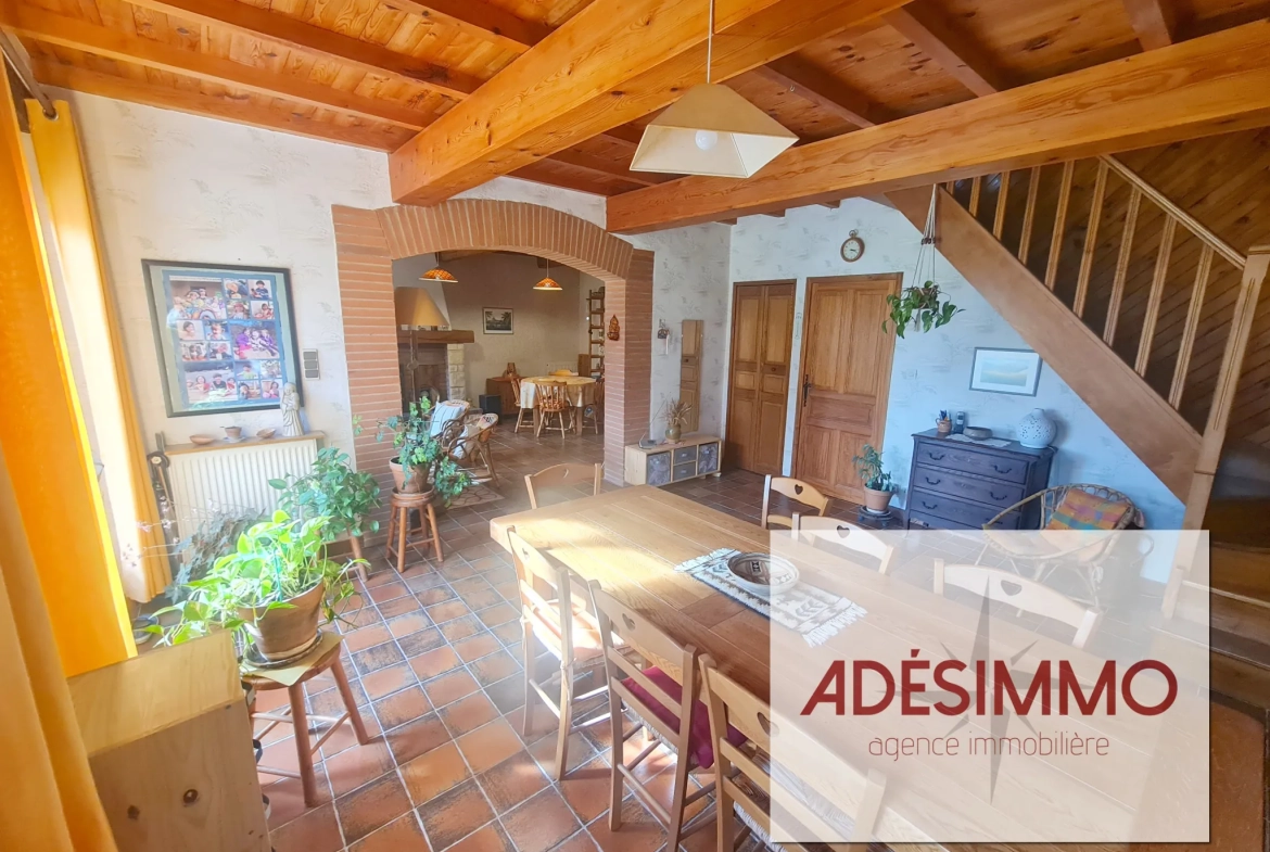 Belle ferme ancienne avec vue Pyrénées, terrain de 6660 m², garage et dépendances près de Toulouse 