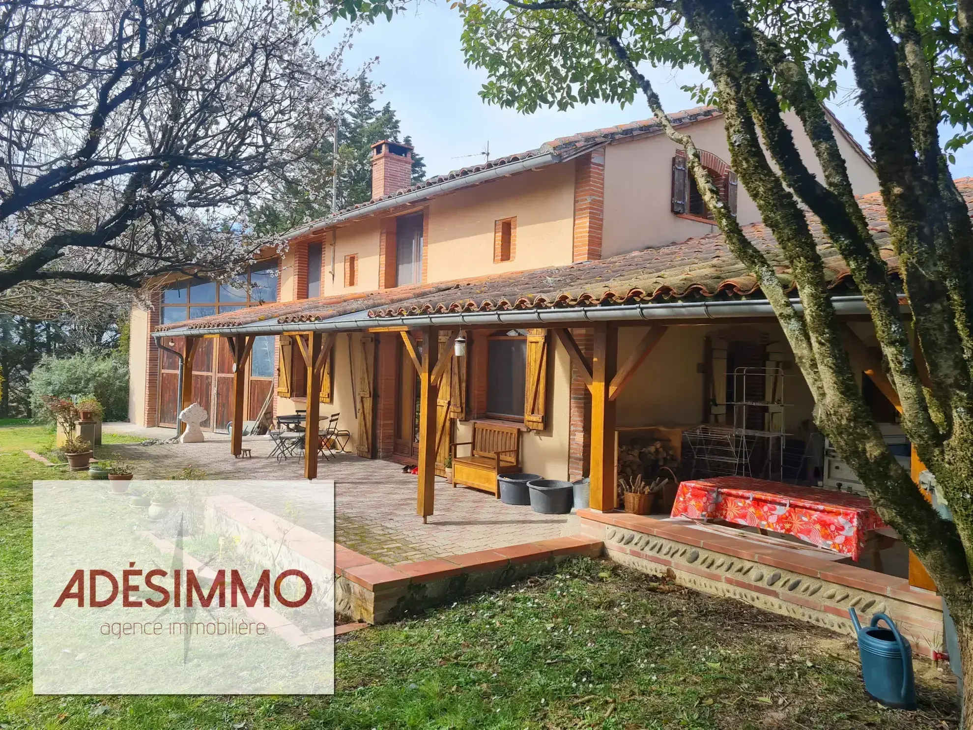 Belle ferme ancienne avec vue Pyrénées, terrain de 6660 m², garage et dépendances près de Toulouse 
