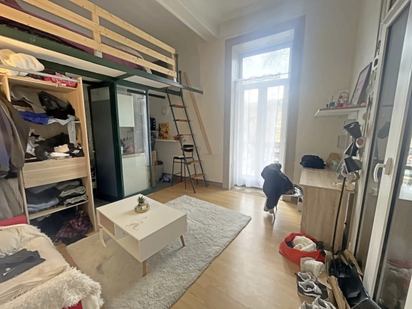 Studio avec terrasse à Montpellier, proche centre et-transports - Investissement idéal