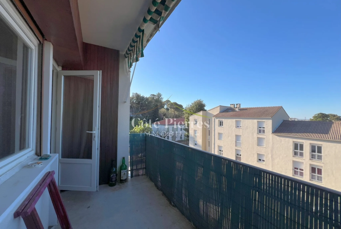 Appartement T2 à Nîmes avec vue dégagée et parking privé 