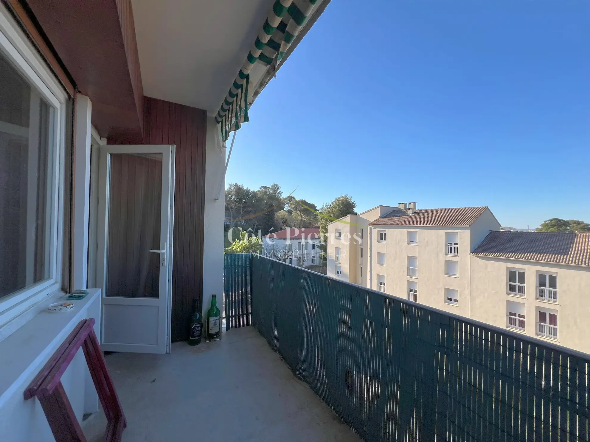 Appartement T2 à Nîmes avec vue dégagée et parking privé 