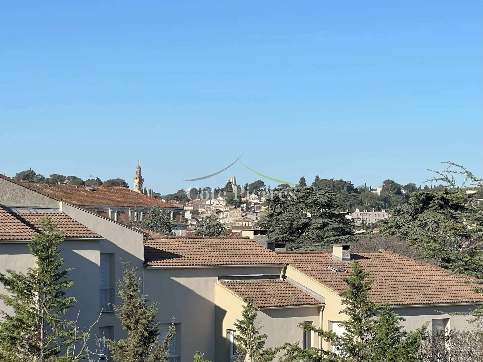 Appartement T2 à Nîmes avec vue dégagée et parking privé 