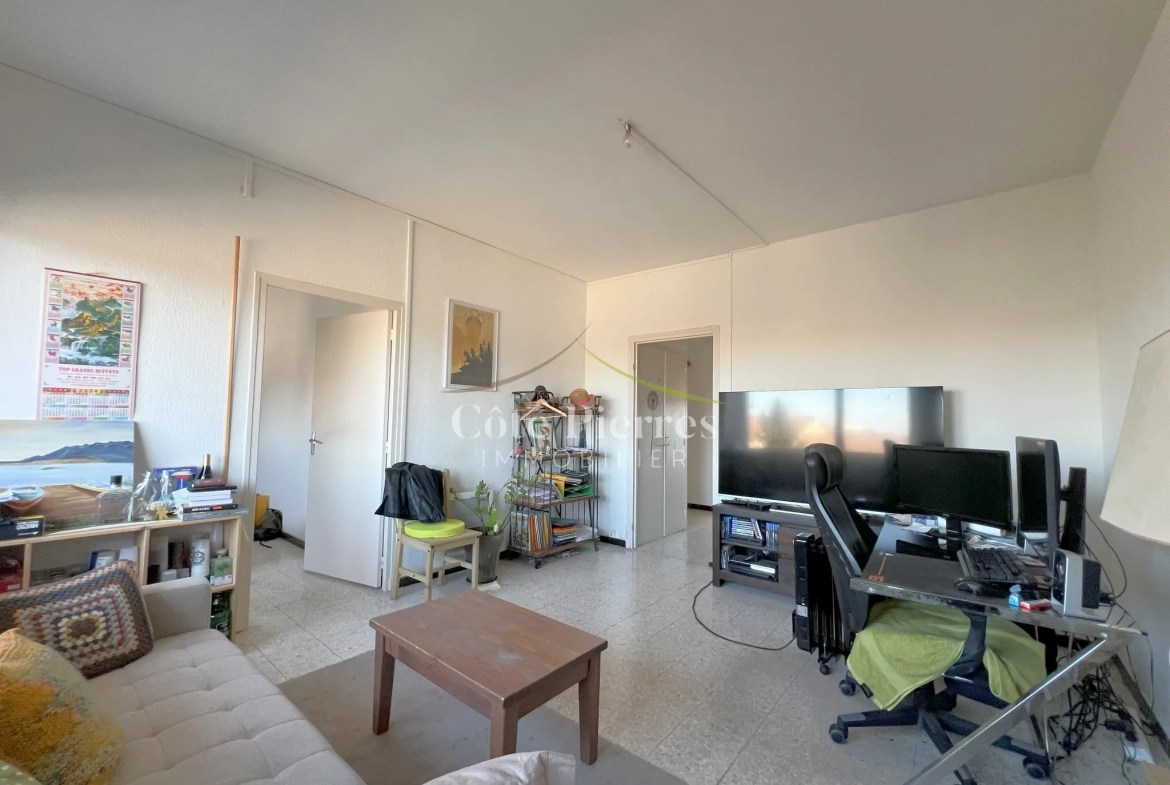 Appartement T2 à Nîmes avec vue dégagée et parking privé 