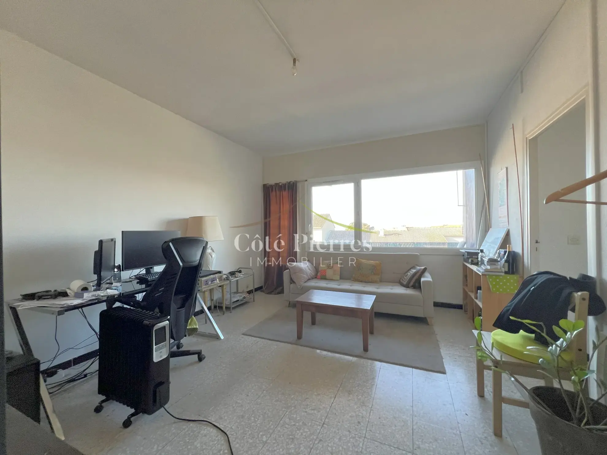 Appartement T2 à Nîmes avec vue dégagée et parking privé 