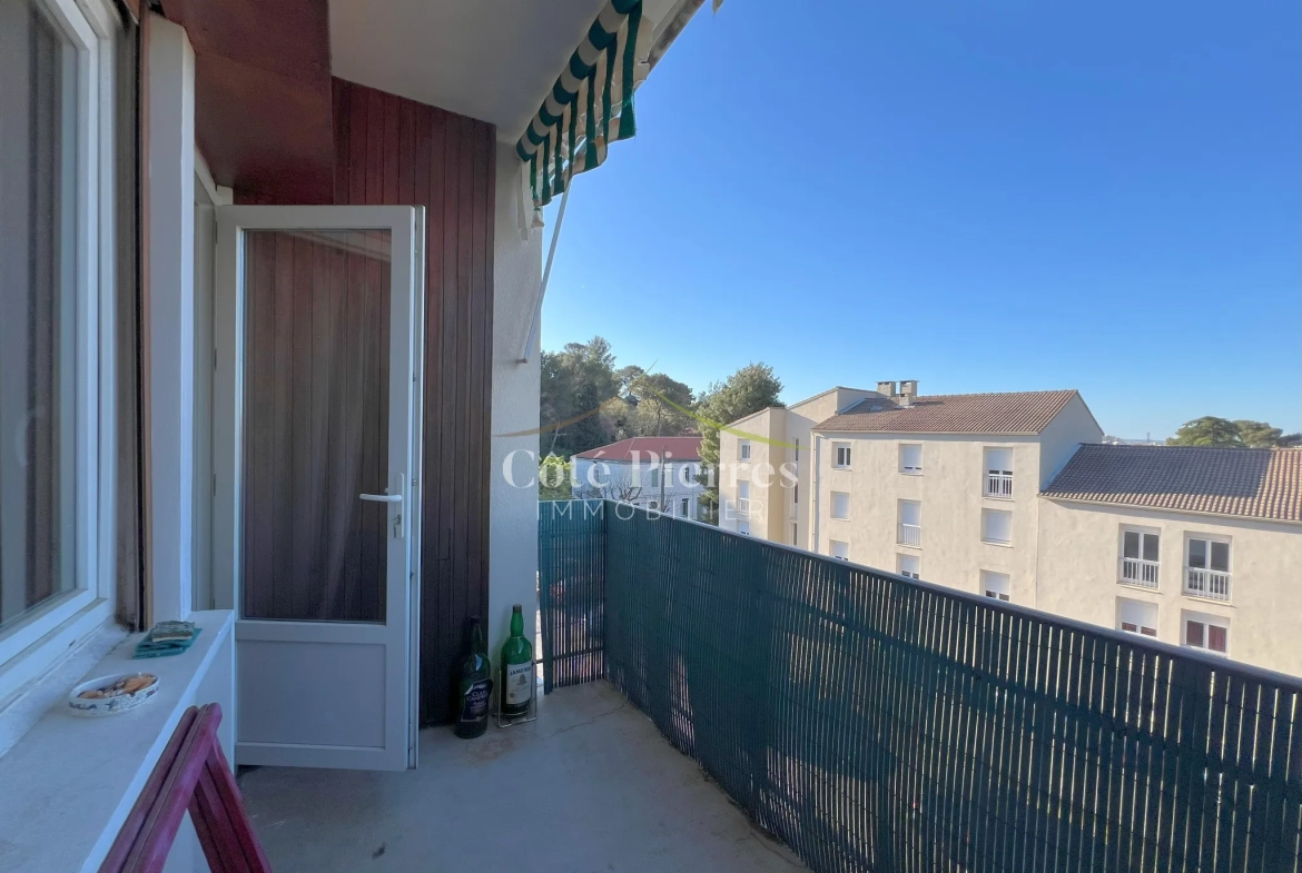 Appartement T2 à Nîmes avec vue dégagée et parking privé 