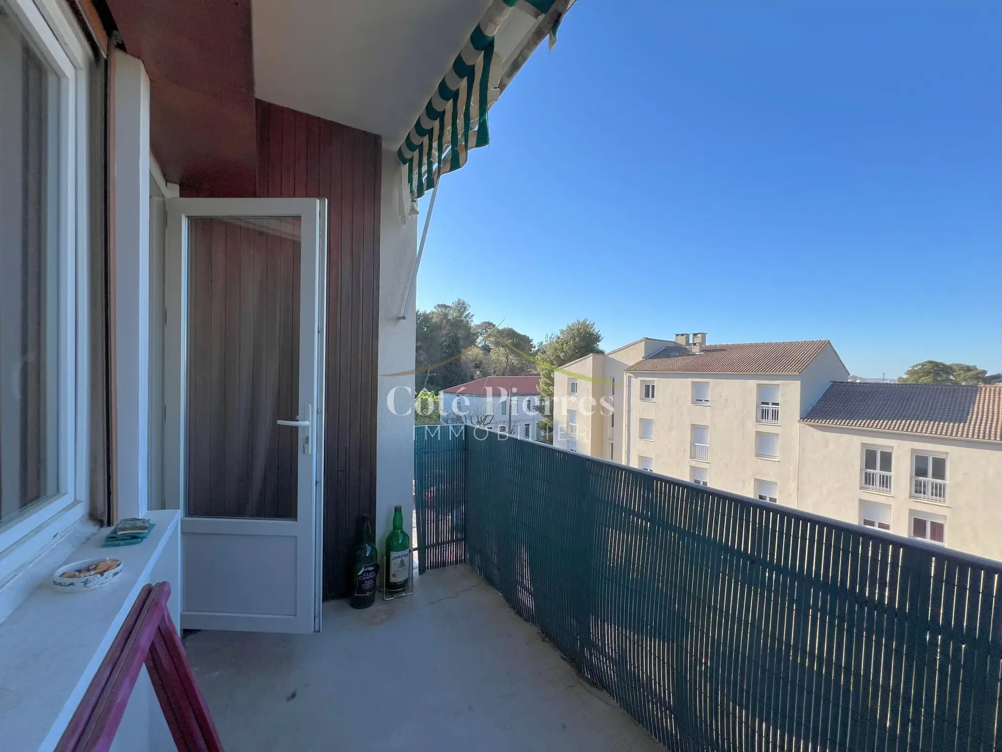 Appartement T2 à Nîmes avec vue dégagée et parking privé 