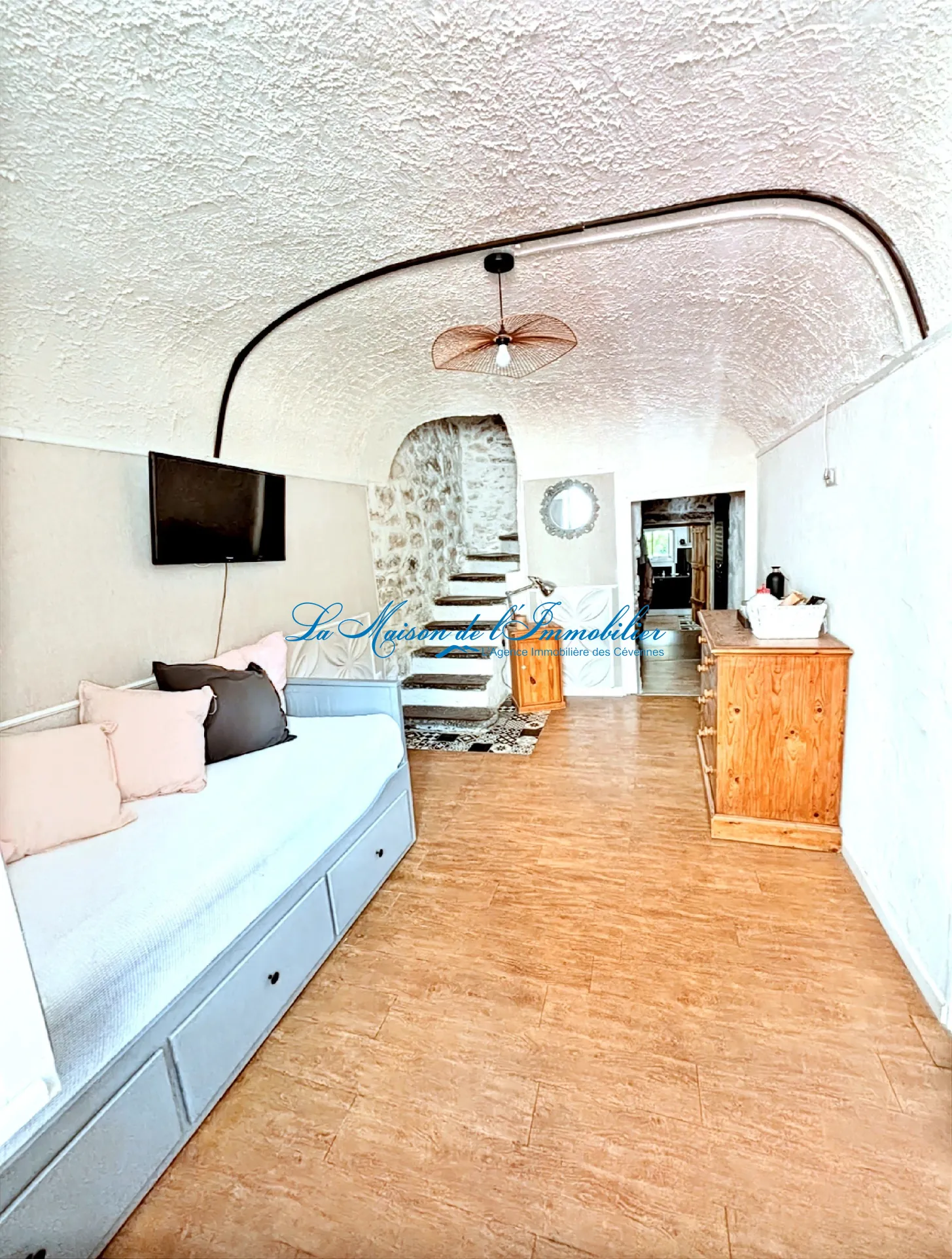 Maison de village à Corconne avec studio, atelier et terrasses – 165 m² à vendre 