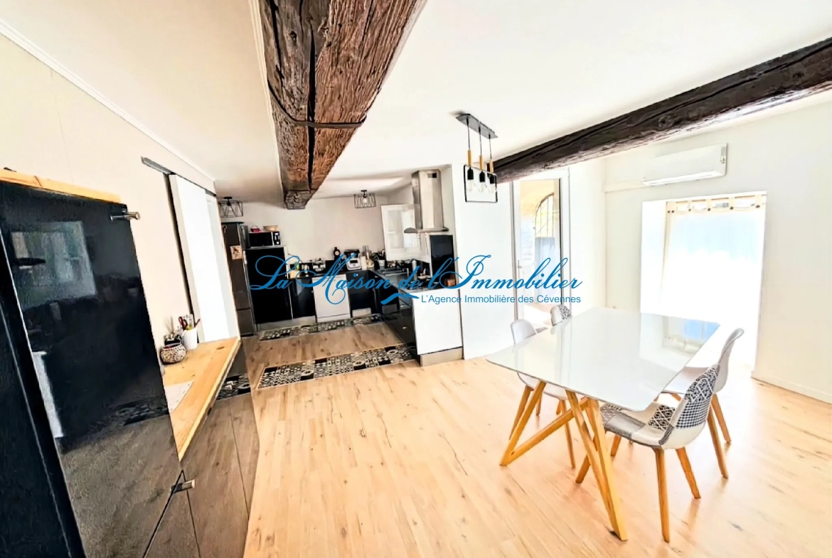Maison de village à Corconne avec studio, atelier et terrasses – 165 m² à vendre 