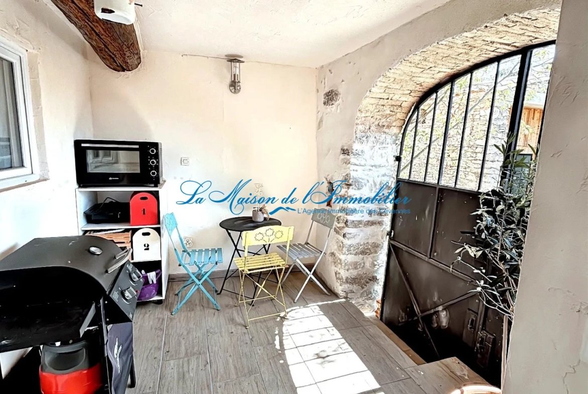 Maison de village à Corconne avec studio, atelier et terrasses – 165 m² à vendre 