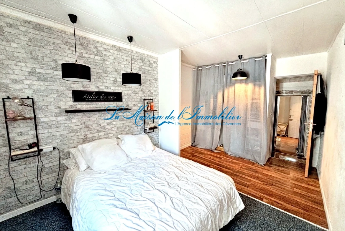 Maison de village à Corconne avec studio, atelier et terrasses – 165 m² à vendre 
