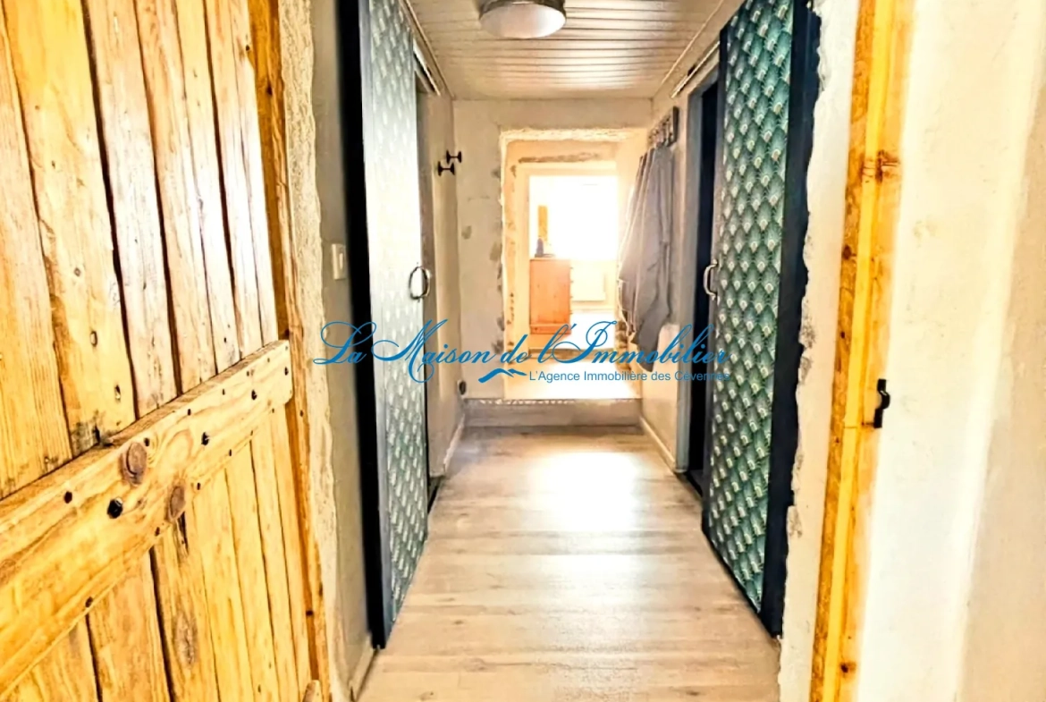 Maison de village à Corconne avec studio, atelier et terrasses – 165 m² à vendre 