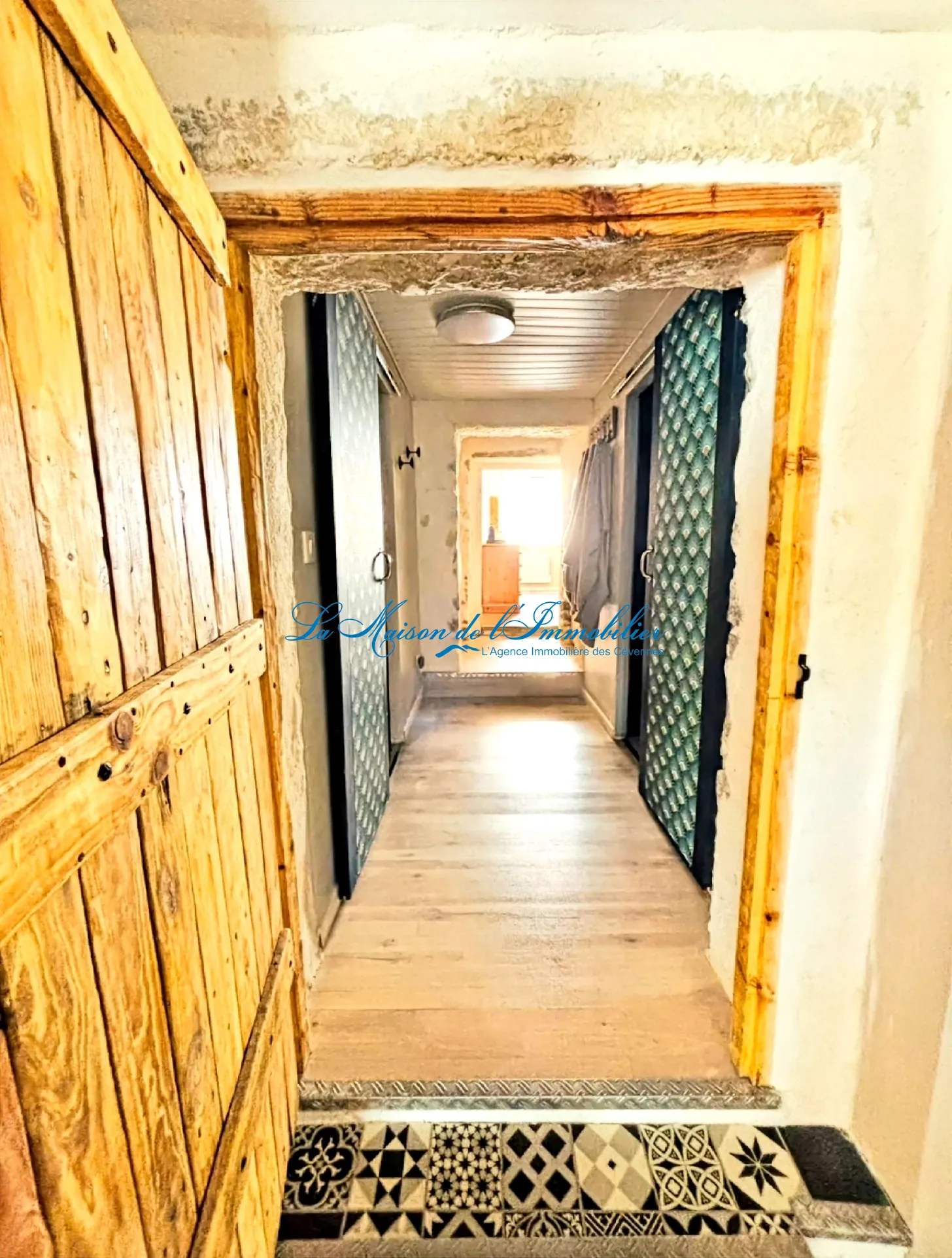 Maison de village à Corconne avec studio, atelier et terrasses – 165 m² à vendre 
