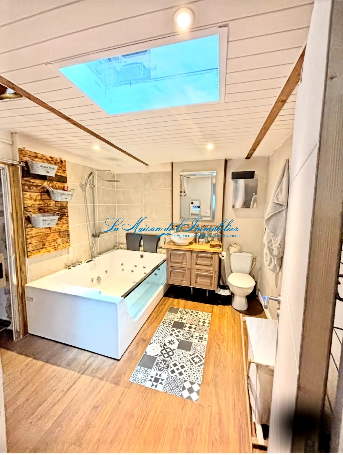 Maison de village à Corconne avec studio, atelier et terrasses – 165 m² à vendre 