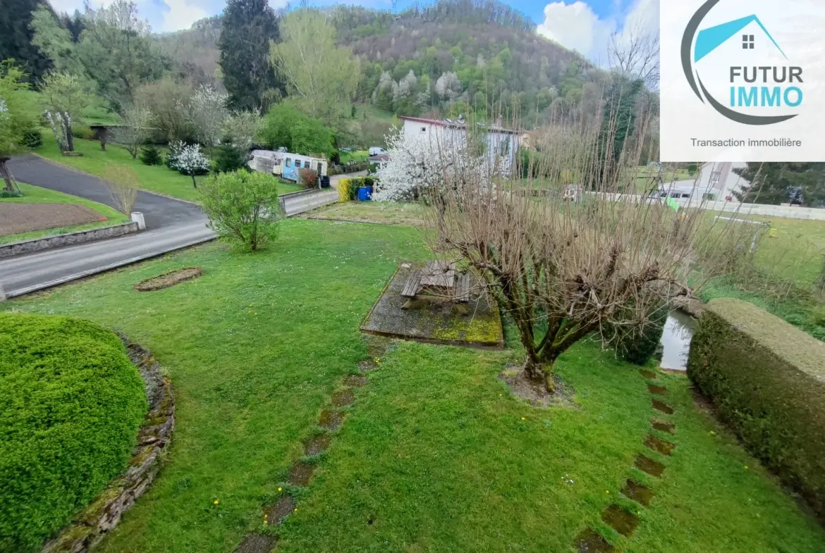 Maison F5 à Autechaux-Roide avec sous-sol et terrain arboré, rénovée en 2006 