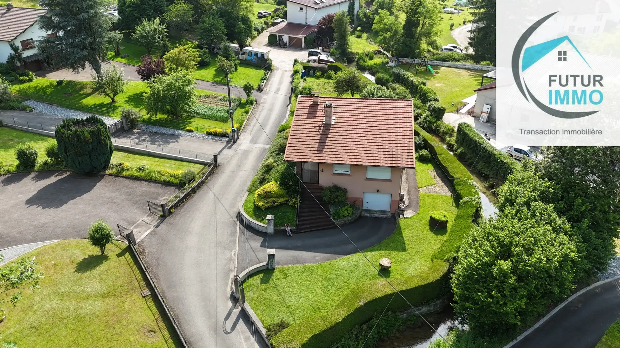 Maison traditionnelle F5 à Autechaux-Roide avec garage, sous-sol et terrain arboré 