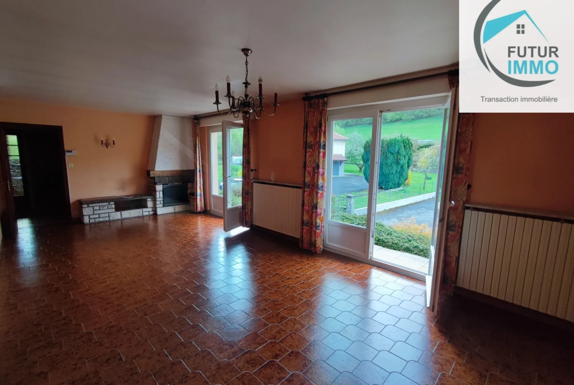 Maison F5 à Autechaux-Roide avec sous-sol et terrain arboré, rénovée en 2006 