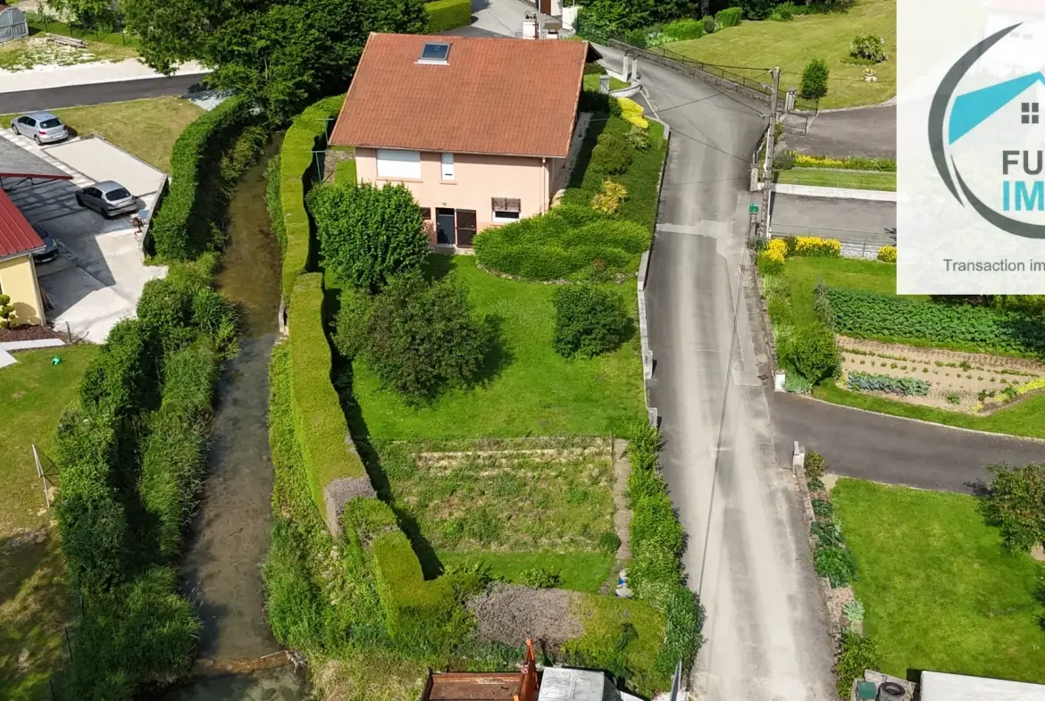 Maison traditionnelle F5 à Autechaux-Roide avec garage, sous-sol et terrain arboré 