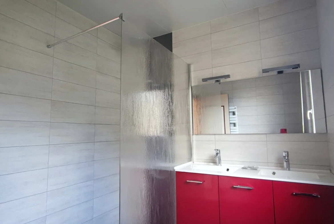 Maison F5 à Autechaux-Roide avec sous-sol et terrain arboré, rénovée en 2006 