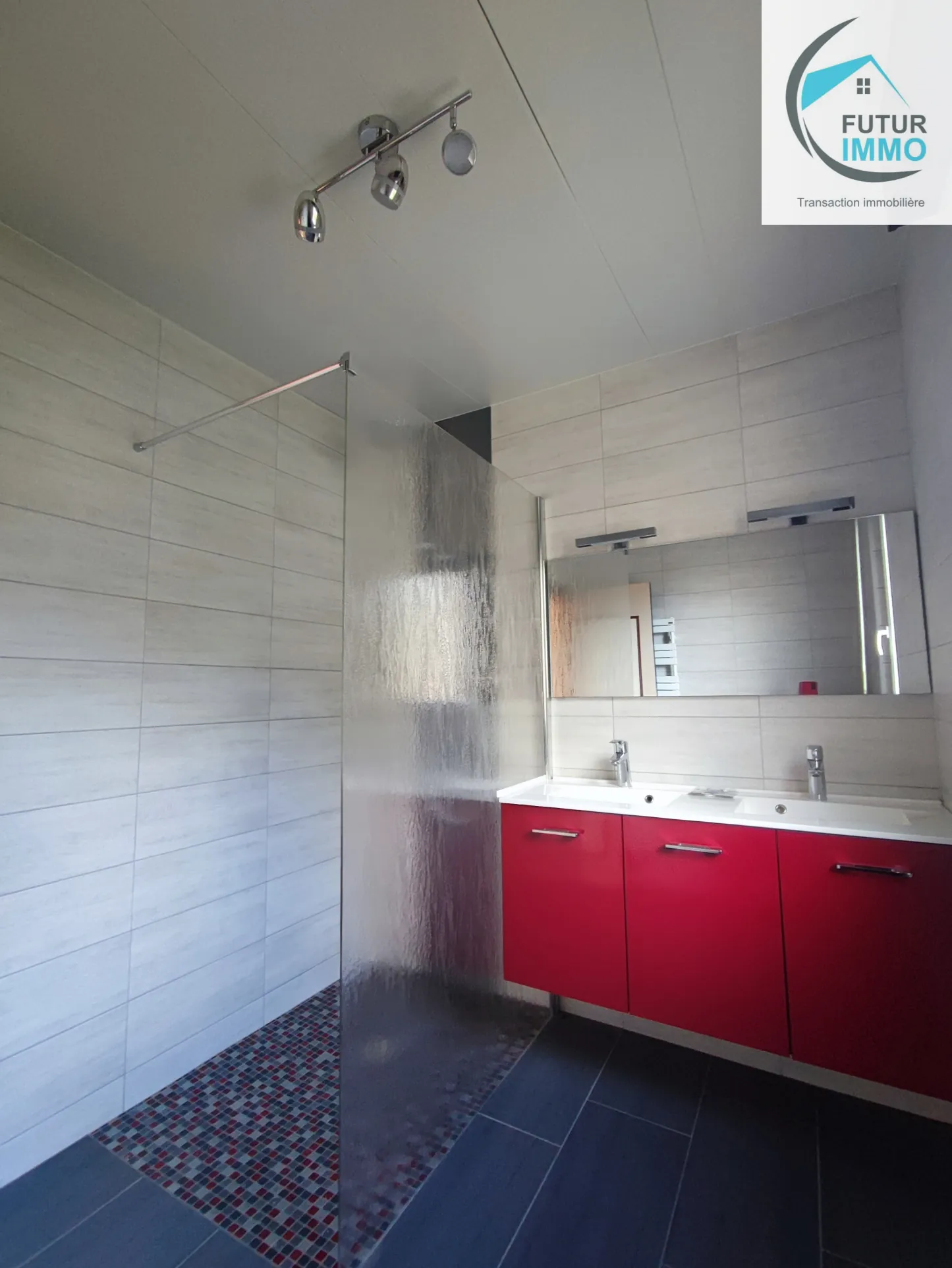 Maison F5 à Autechaux-Roide avec sous-sol et terrain arboré, rénovée en 2006 