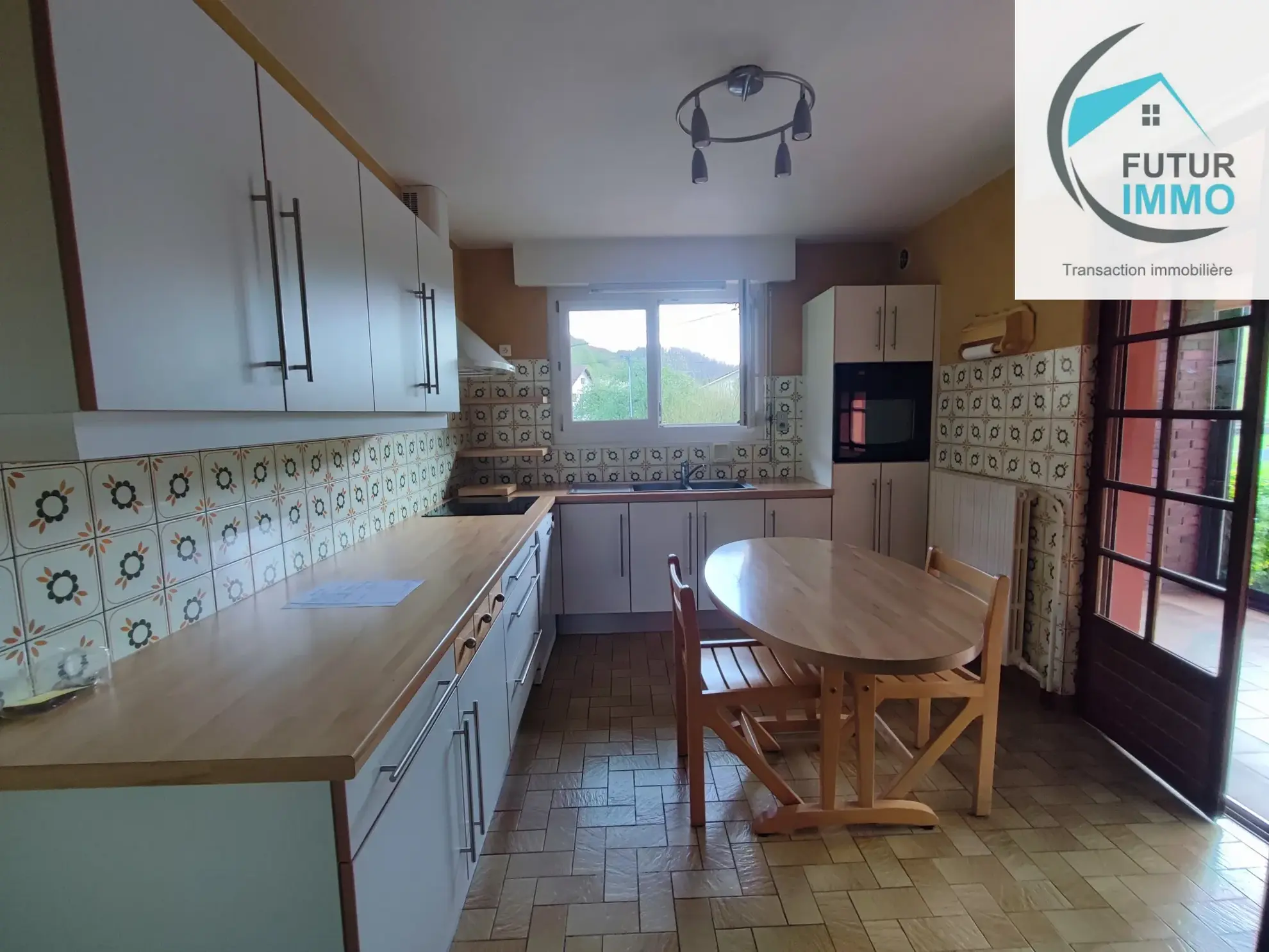 Maison F5 à Autechaux-Roide avec sous-sol et terrain arboré, rénovée en 2006 