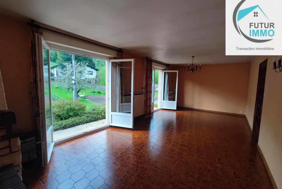 Maison F5 à Autechaux-Roide avec sous-sol et terrain arboré, rénovée en 2006 