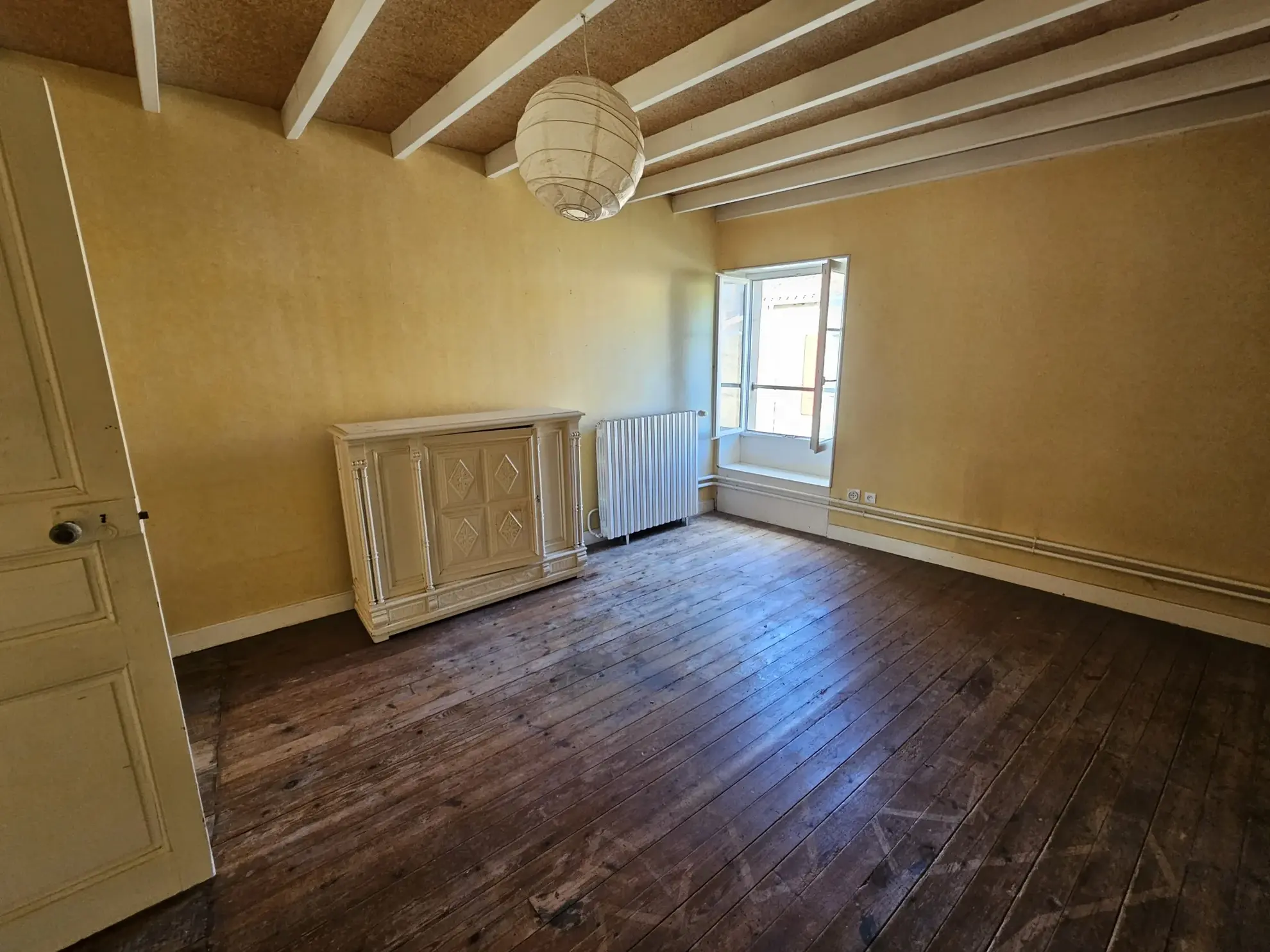 Maison en pierre à rafraîchir avec garage et jardin à Arcais dans les Deux-Sèvres 