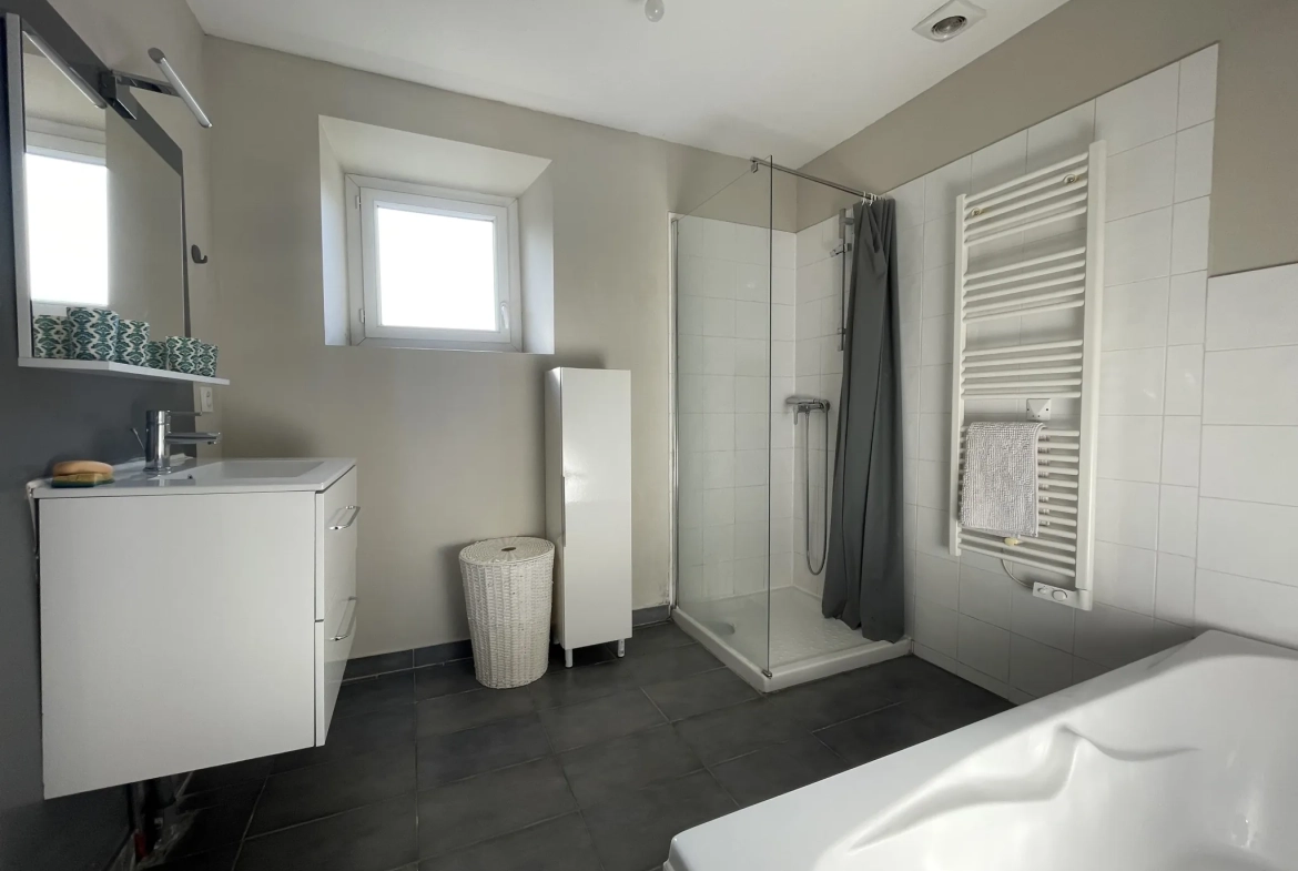 Maison rénovée avec 3 chambres au centre de Vic en Bigorre 