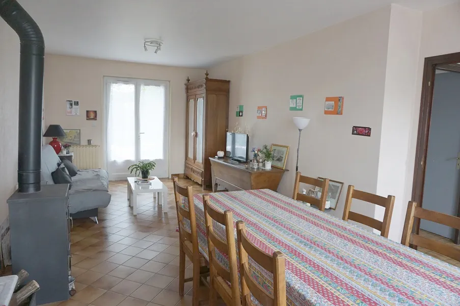 Jolie maison individuelle avec sous-sol à Varenne Saint Germain - 75 m², terrain 1525 m² 