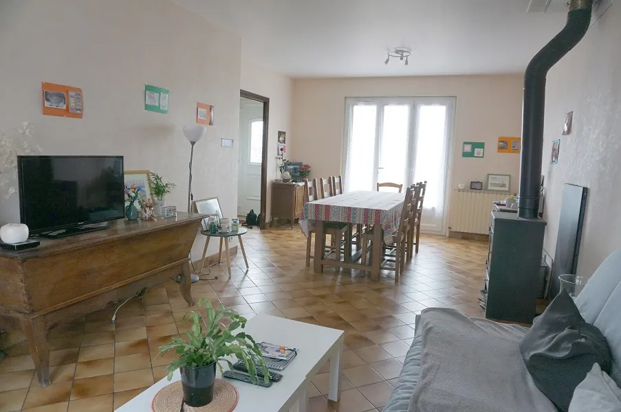 Jolie maison individuelle avec sous-sol à Varenne Saint Germain - 75 m², terrain 1525 m² 