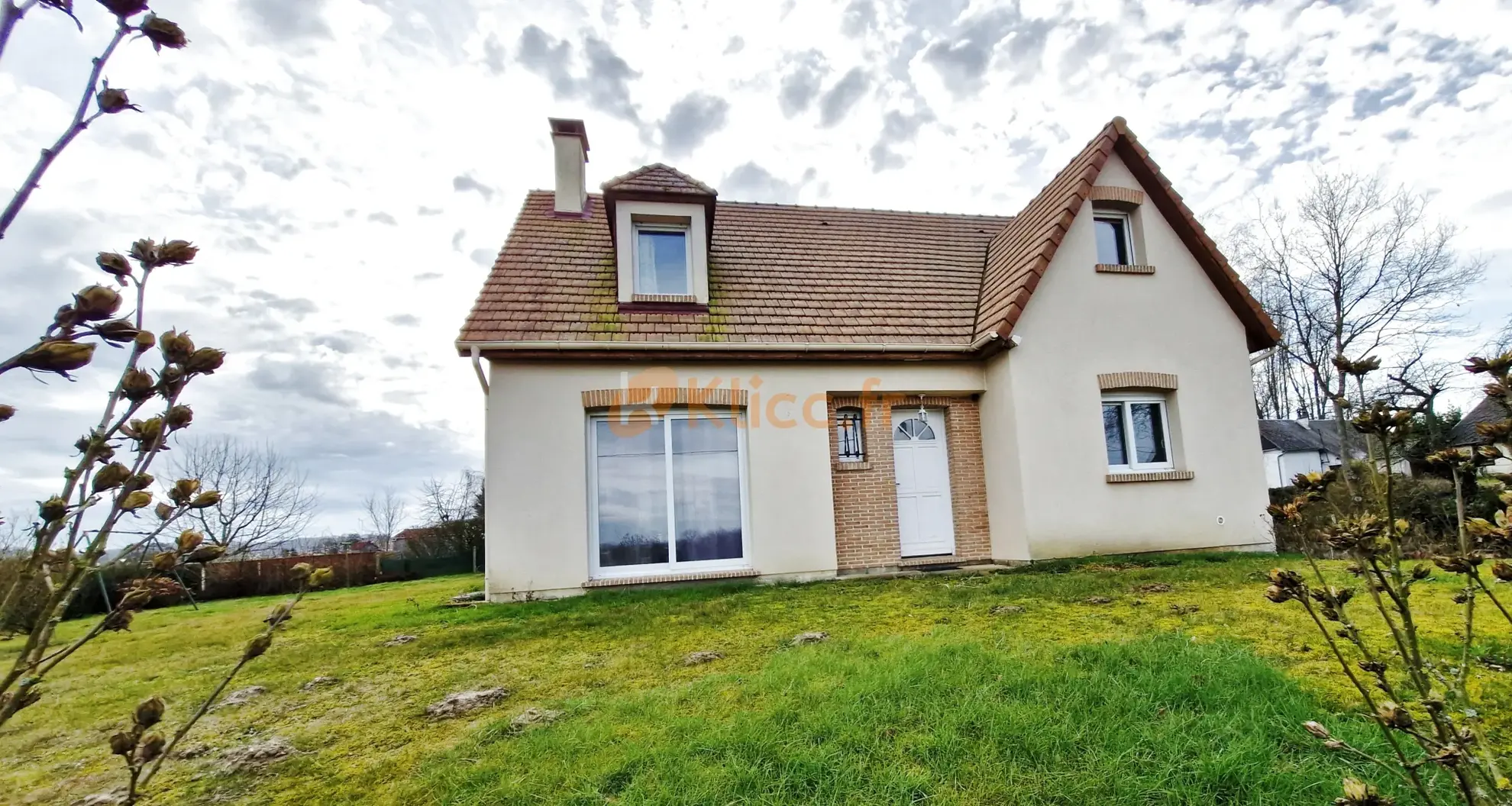 Magnifique pavillon contemporain avec 4 chambres et sous-sol complet à Elbeuf en Bray 