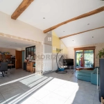 Longère rénovée de 184m² avec grand terrain à Commenailles
